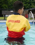 LIFEGUARD KIT, BE ALWAYS VISIBLE
Red and yellow lifeguard uniforms should always be worn, even in the pool 1