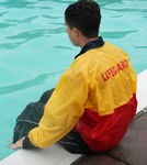 TRAINING, POOL, EXERCISES
Always keep your eyes on the pool during your exercises 7